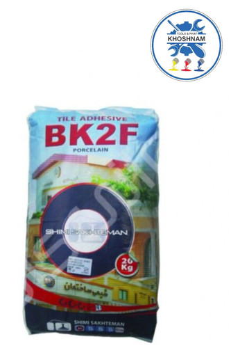 نمای نزدیک کیسه چسب کاشی پودری BK2F سفید و خاکستری مخصوص نصب سرامیک بر روی کف و دیوار با چسبندگی بالا